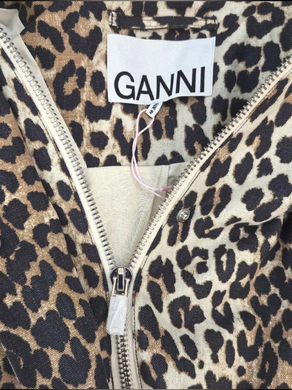NWT* Ganni Leopard Printed Canvas Midi Jacket
$545 - size S/M - Picture 5 of 7
